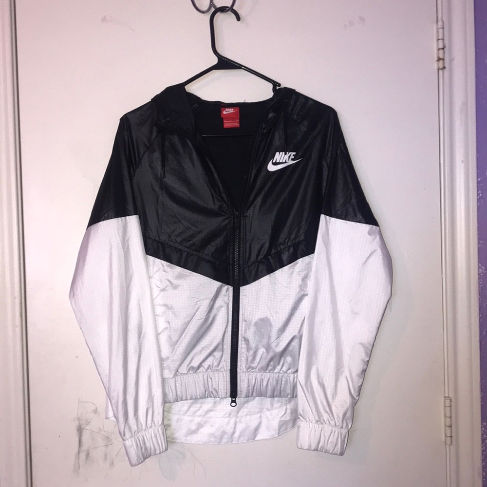 Black & white nike windbreaker